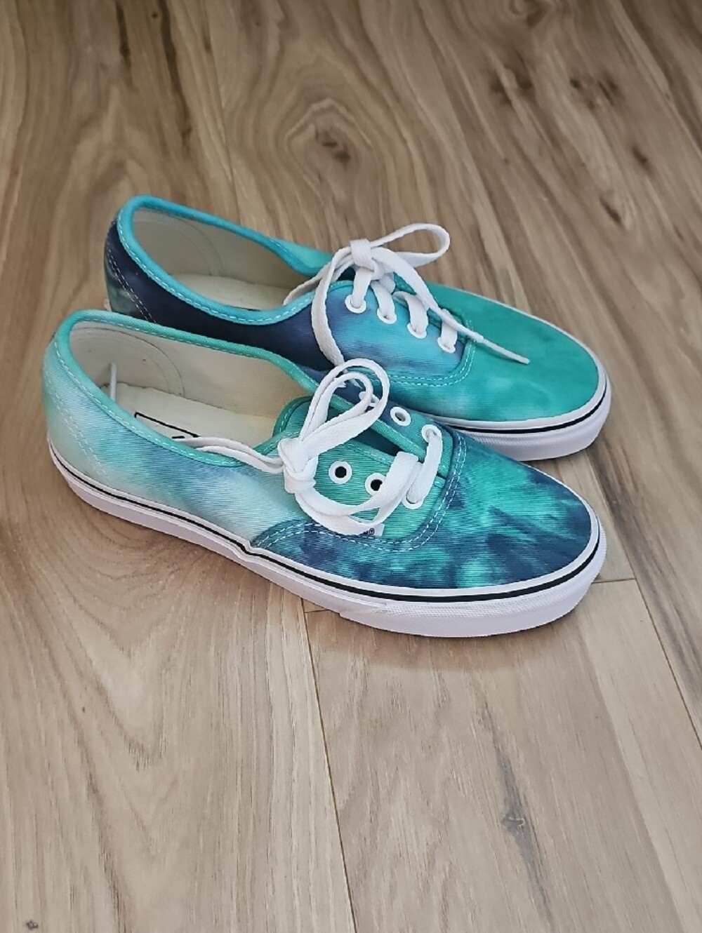 Vans Women's Tie-Dye Teal & Aqua Canvas Sneakers  (Womens Size 7) (Men-Size 5.5)